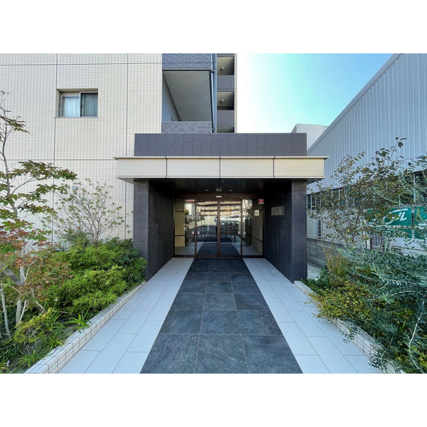 福岡市東区和白３丁目の賃貸マンションのエントランス