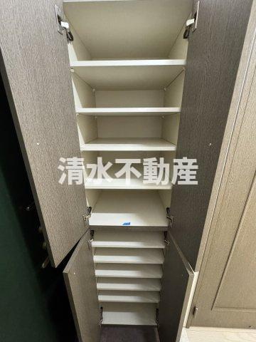 江古田駅1分マンションの収納|【仲介手数料無料】ご内見は清水不動産までお気軽にお問い合わせ下さい。