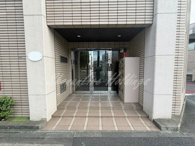 川崎市川崎区中島２丁目の賃貸マンションのエントランス|広々としたエントランス♪