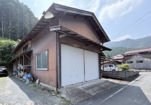 丹波市柏原町上小倉の中古一戸建の外観|納屋