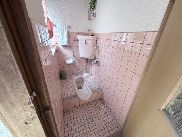 丹波市柏原町上小倉の中古一戸建のトイレ|納屋