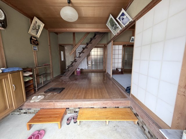 丹波市柏原町上小倉の中古一戸建の玄関