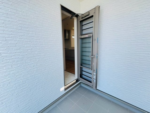 ＋＋宜野湾市上原1丁目-D号棟（全4棟）のバルコニー|バルコニー付きです