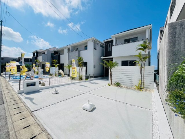 ＋＋宜野湾市上原1丁目-D号棟（全4棟）の前面道路含む現地写真