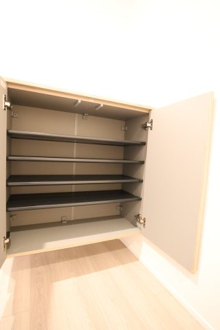 ももの木三宮ビルの収納|廊下収納