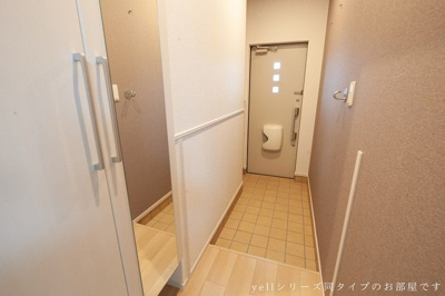 【玄関】 | サウス　ヴィラⅡ | 収納もある玄関です