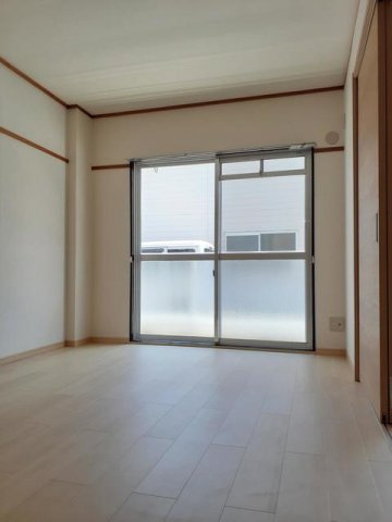 ゴコウマンションの洋室