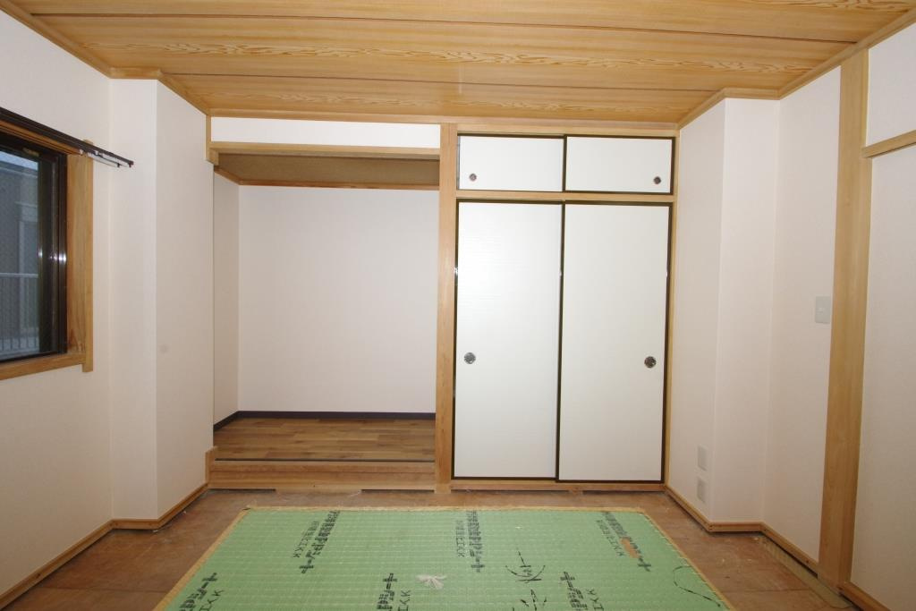 コーポラス小堀の和室|和室収納（畳は上げてあります）