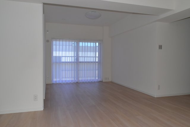 府中市緑町２丁目の中古マンションの居間・リビング