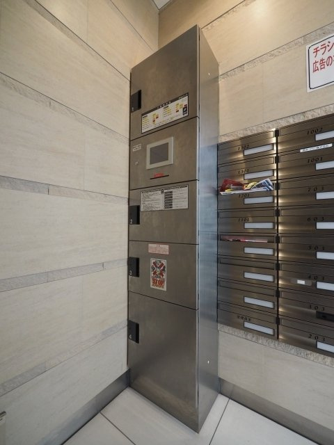 AXAS新宿TowersEast【おとり物件なし】#学生・社会人にオススメ！初期費用分割払いOK！のその他共用部分|宅配BOX