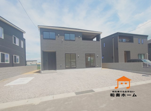 クレイドルガーデン坂出市加茂町第２◇耐震等級３取得の地震に強いオール電化！の外観|２号棟
内覧可能です。高級感やスタイリッシュな雰囲気を演出できることから近年人気が高まっています。黒い外壁はどのような色・テイストにも合わせやすいうえ、黒っぽい汚れが目立ちにくい点も魅力です。