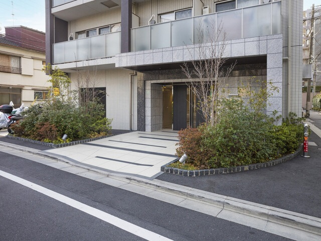 Rising Place 浅草 Northのエントランス|落ち着いたエントランスです