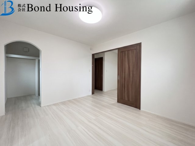 築10年の良質中古戸建　大久保町大窪の洋室|一戸建て-明石市大久保町大窪
 写真はAI加工にて家具や荷物は消しております。写真と現況が相違ある場合は現況優先になります。
写真はAI加工にて家具や荷物は消しております。写真と現況が相違ある場合は現