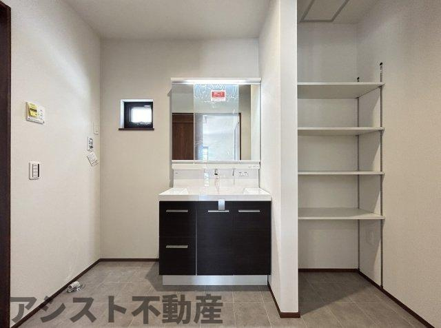 LumLumina Terrace 飯塚駅西7号地の独立洗面台|独立洗面台で身支度をすべて済ませてしまいましょう
