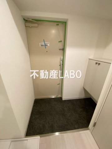 ForRealize弁天町CROSSの玄関
