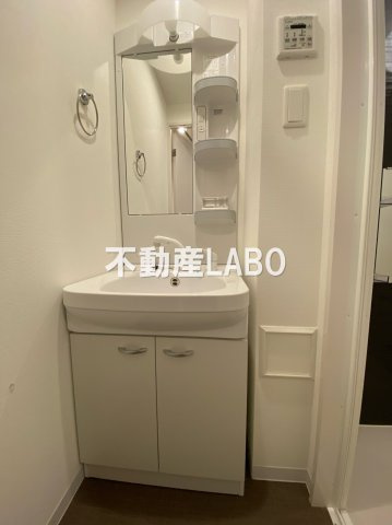 ForRealize弁天町CROSSの洗面所