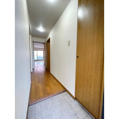 福岡市中央区平尾２丁目の賃貸マンションのエントランス