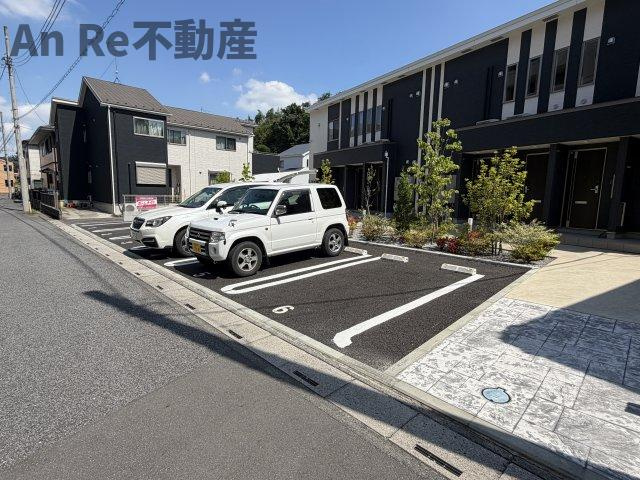 コンプレットの駐車場