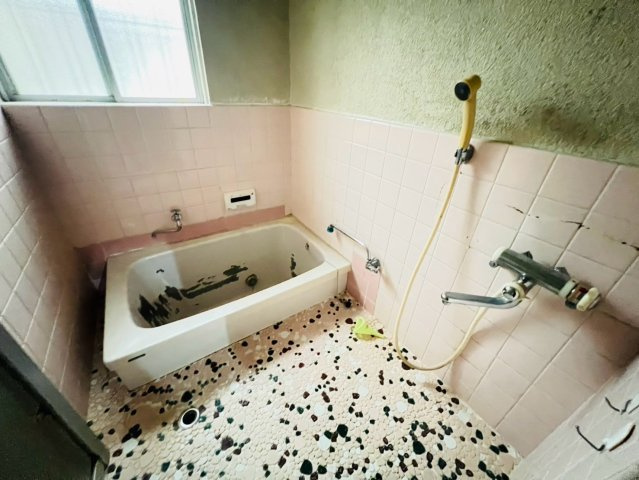 下畑町字石畳戸建の浴室