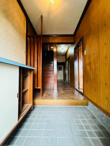 下畑町字石畳戸建の玄関
