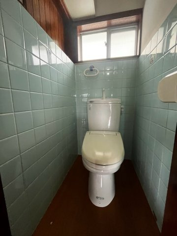 下畑町字石畳戸建のトイレ