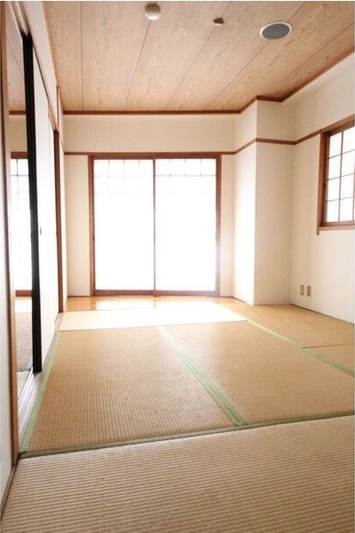 ロイヤルハイツ新芦屋の和室