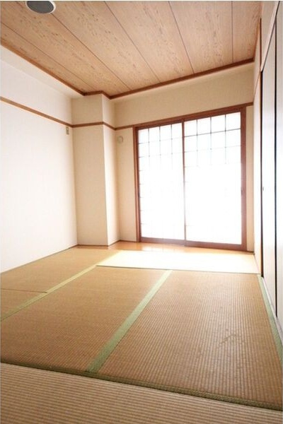ロイヤルハイツ新芦屋の和室