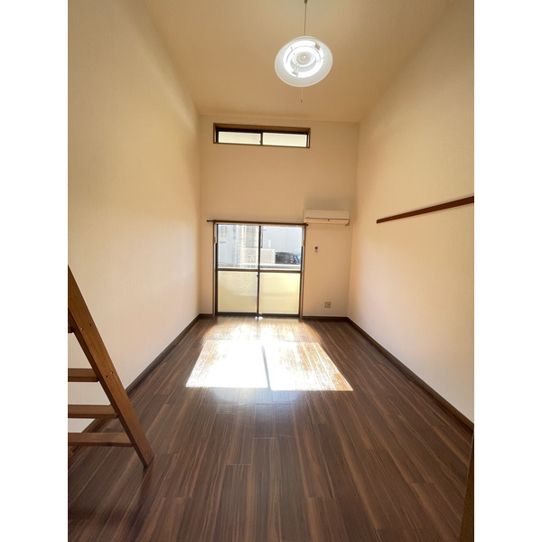 福岡市東区和白６丁目のアパートの居間・リビング