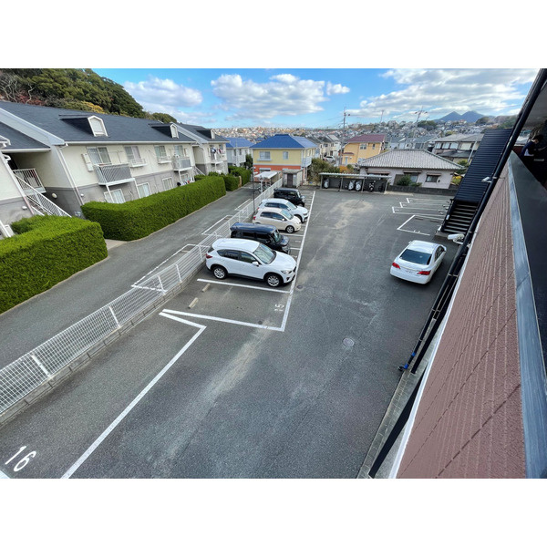 福岡市東区和白６丁目のアパートの駐車場