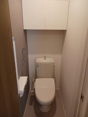 サンリットのトイレ|落ち着いた色調のトイレです