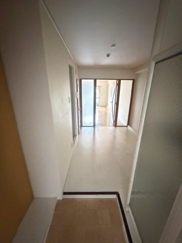 岩北ハイツの玄関