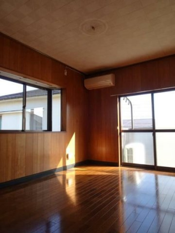 ローズハイツの居間・リビング