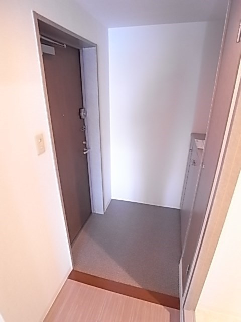 ヒルズ三番町の玄関