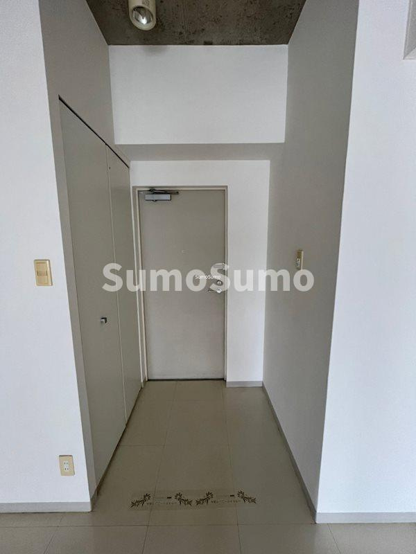 クレグラン南船場の玄関