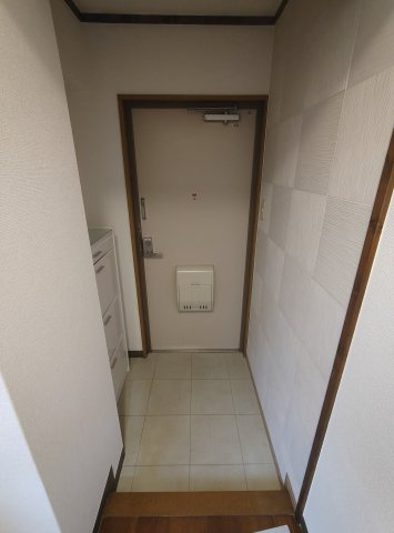 メゾンハマダの玄関