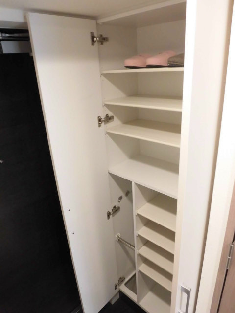 ララプレイス神戸西元町の収納