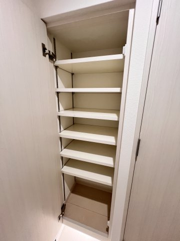 サンヒルズ大橋駅前の収納