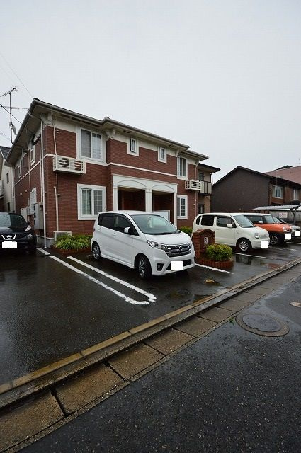 メゾン ソレイユの駐車場
