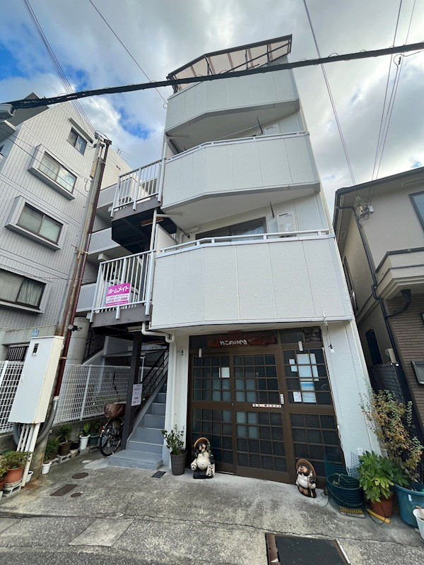 マンション三輪の外観