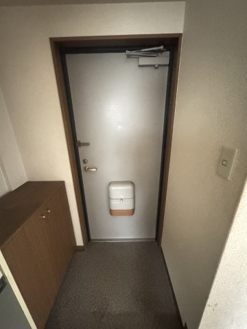 マンション三輪の玄関