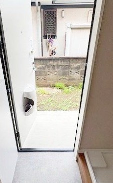 横浜市泉区中田北１丁目のアパートの玄関