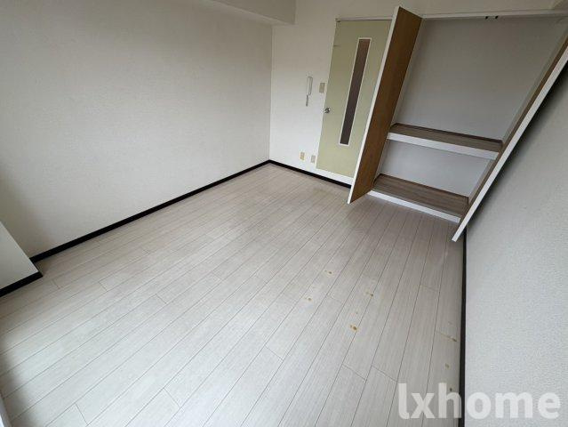 宮元七番館の居間・リビング|こちらのリビングで趣味の時間をお楽しみください