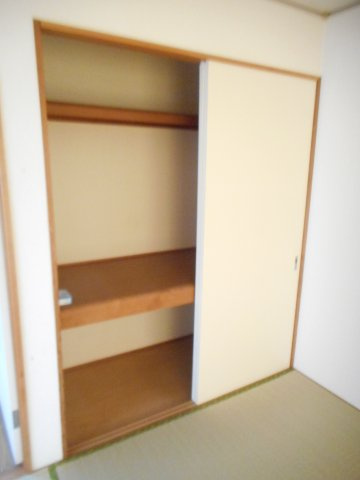 エステートピアサイドの収納|大きなものも収納できそうです