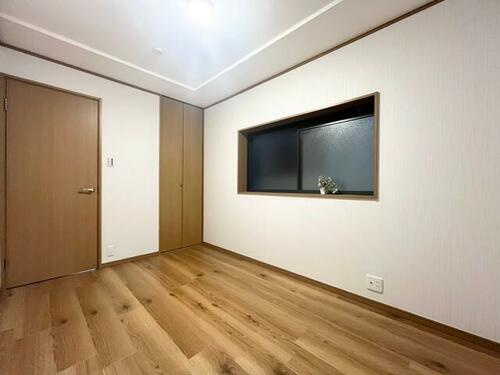松屋町　中古一戸建ての寝室|洋室6.0帖
■物件内覧・資金計画相談・住宅ローン相談、リフォーム相談、お問合せ受付中■
※当日・翌日のご内覧、ご相談はお電話でのお問合せがスムーズです！