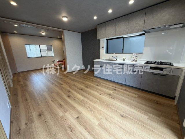 松屋町　中古一戸建ての居間・リビング|LDK10.0帖
■物件内覧・資金計画相談・住宅ローン相談、リフォーム相談、お問合せ受付中■
※当日・翌日のご内覧、ご相談はお電話でのお問合せがスムーズです！