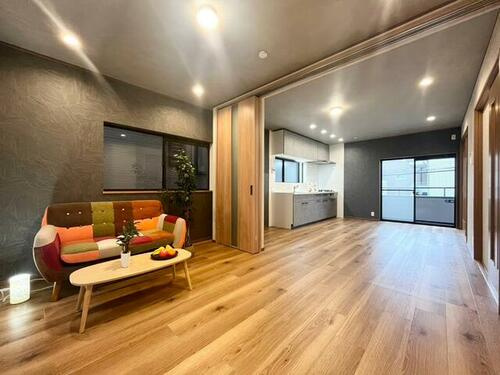 松屋町　中古一戸建ての居間・リビング|LDK10.0帖
■物件内覧・資金計画相談・住宅ローン相談、リフォーム相談、お問合せ受付中■
※当日・翌日のご内覧、ご相談はお電話でのお問合せがスムーズです！