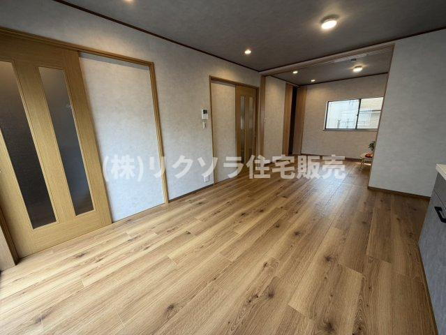 松屋町　中古一戸建ての居間・リビング|LDK10.0帖
■物件内覧・資金計画相談・住宅ローン相談、リフォーム相談、お問合せ受付中■
※当日・翌日のご内覧、ご相談はお電話でのお問合せがスムーズです！