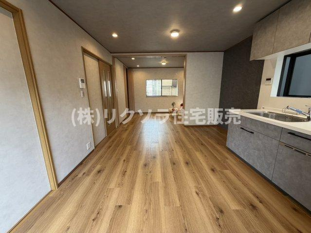 松屋町　中古一戸建ての居間・リビング|LDK10.0帖
■物件内覧・資金計画相談・住宅ローン相談、リフォーム相談、お問合せ受付中■
※当日・翌日のご内覧、ご相談はお電話でのお問合せがスムーズです！