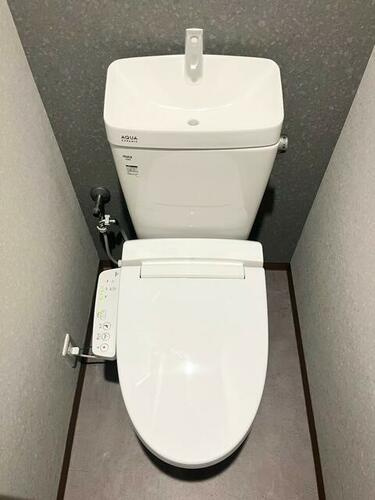 松屋町　中古一戸建てのトイレ|温水洗浄便座
■物件内覧・資金計画相談・住宅ローン相談、リフォーム相談、お問合せ受付中■
※当日・翌日のご内覧、ご相談はお電話でのお問合せがスムーズです！