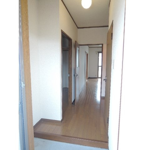 福岡市西区横浜３丁目のハイツのロビー